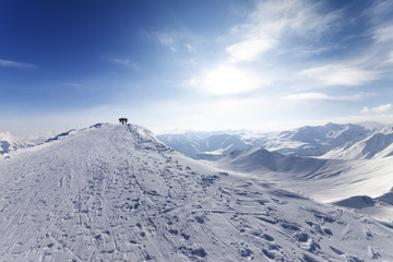 Fototapeta na wymiar Górna stacja krzesełkowym na ośrodek narciarski