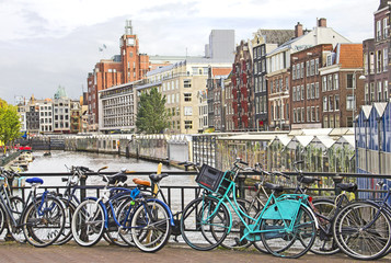 Fototapeta premium Amsterdam canal and bikes