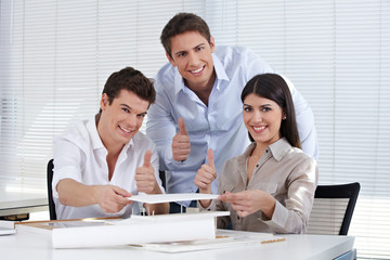 Architekten halten Daumen hoch