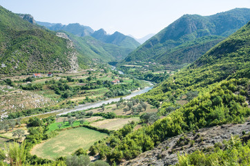 Fototapeta na wymiar Idylla Dolina rzeki w pobliżu Drisht Kiri, Albania