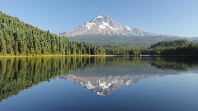 Trillium Lake with Mount Hood in Oregon