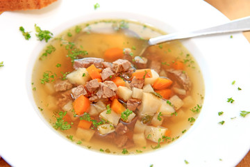 Fleischsuppe