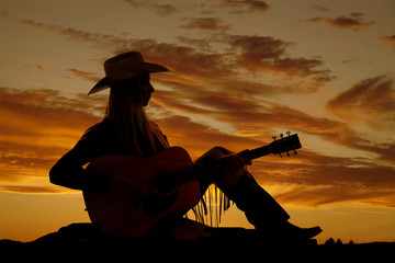 Fototapeta premium cowgirl play guitar silhouette