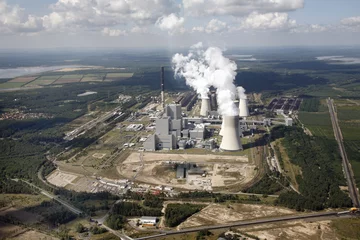 Selbstklebende Fototapete Luftbild Kohlekraftwerk