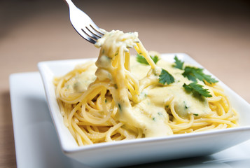 Spaghetti with white sauce