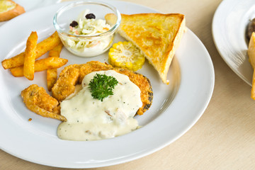 Salmon steak topping with cream sauce