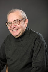 Obraz premium Portrait elderly men which is dared(laughs)