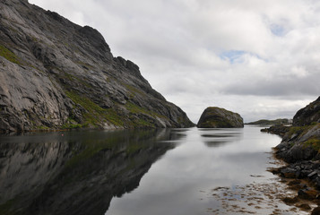 Lofoten, Blick auf die Bucht bei Nusfjord, Norwegen