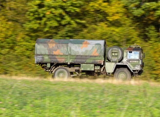 Militärfahrzeug