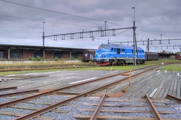 Fototapeta na wymiar Niebieski stary pociąg (HDR)