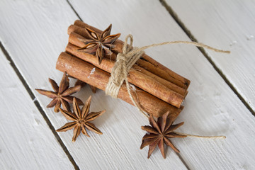 Zimtstangen mit Sternanis