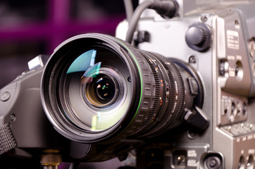 Fototapeta na wymiar Profesjonalny obiektyw kamery wideo