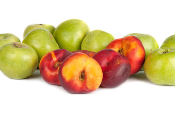 Fototapeta na wymiar green apples and nectarines