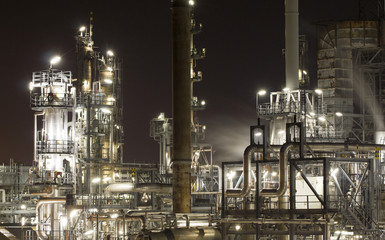 Fototapeta na wymiar Close-up z zakładu rafinerii oleju w nocy