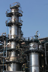 Distillation towers
