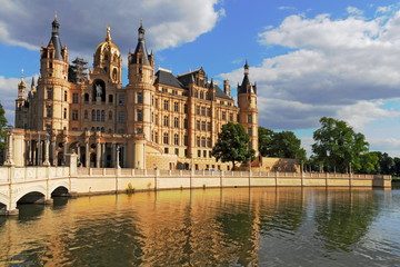 Fototapeta na wymiar Zamek w Schwerinie