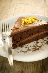 Fetta di torta farcita con crema al cacao