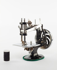 mini sewing machine