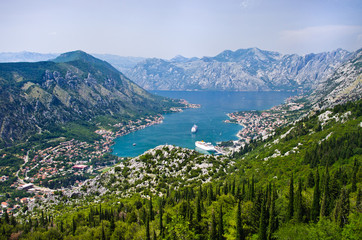 Fototapeta na wymiar Kotor w Czarnogórze