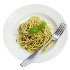 Spaghetti mit Basilikumpesto