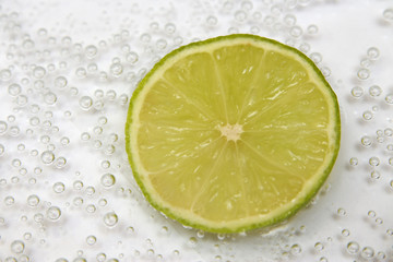 Bubbles into lobules of lime