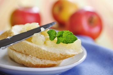 bun with apple jam