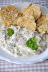Semmelknödel mit Schwammerlsauce