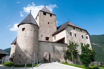 Fototapeta na wymiar Castel Tor - Schloss Thurn
