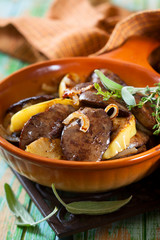 Chicken livers with apple