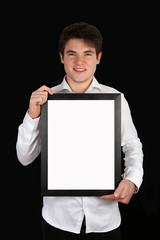 Jugendlicher mit Bilderrahmen