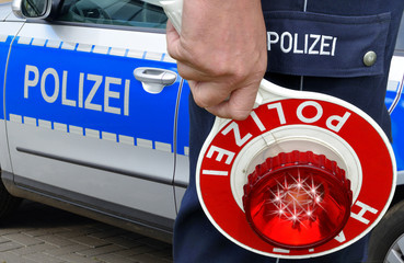 Polizeikelle Halt Polizei Anhaltestab