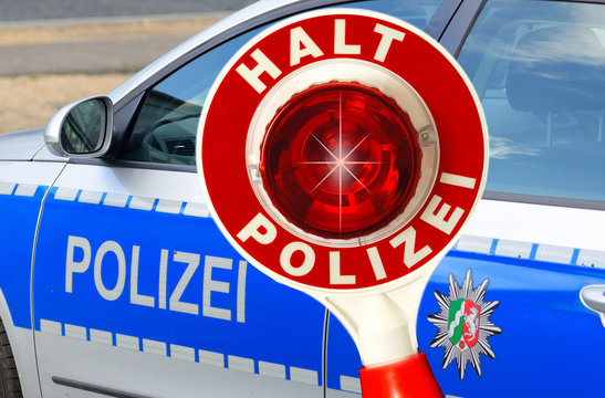 Polizeikelle Halt Polizei Anhaltestab