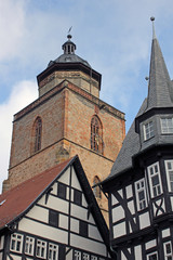 Alsfeld: Spitztürme des Rathauses und Kirchturm (Hessen)
