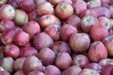 red apples