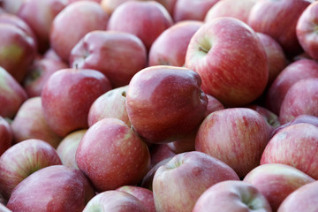 red apples