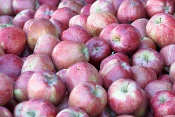 red apples