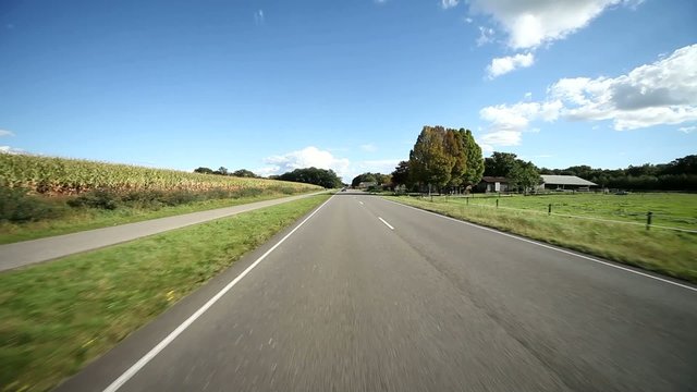 Autofahrt auf Landstra&szlig;e
