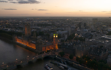 Fototapeta na wymiar Londyn o zmierzchu