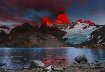 Mount Fitz Roy, Patagonia, Argentina - obrazy, fototapety, plakaty