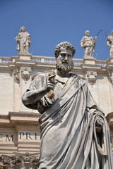 Naklejka premium Statue of St. Peter in Vatican
