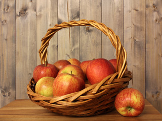 Obstkorb mit Äpfel