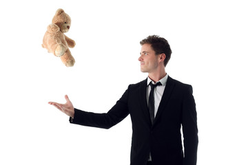 Homme d'affaire retournant en enfance