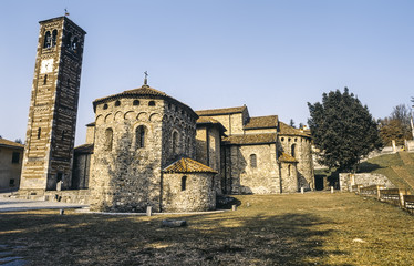 Fototapeta na wymiar Basilica of Agliate