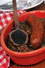 Saucisse de Montbéliard et lentilles du Puys