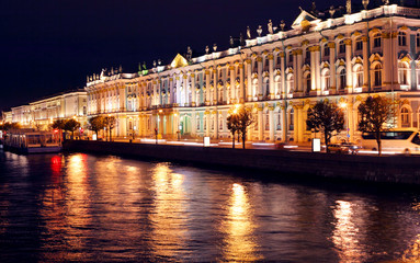 Fototapeta na wymiar Nasyp Dvortsovaya w nocy. Saint Petersburg