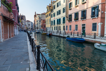 Fototapeta na wymiar Venezia, canale interno