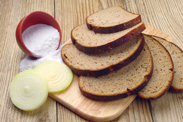 Sliced bread, onion and salt