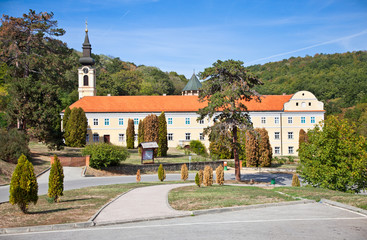 Fototapeta na wymiar New Chopovo (Novo-hop) Klasztor w Serbii