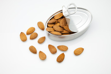 lata de almendras