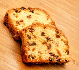 cake with raisins